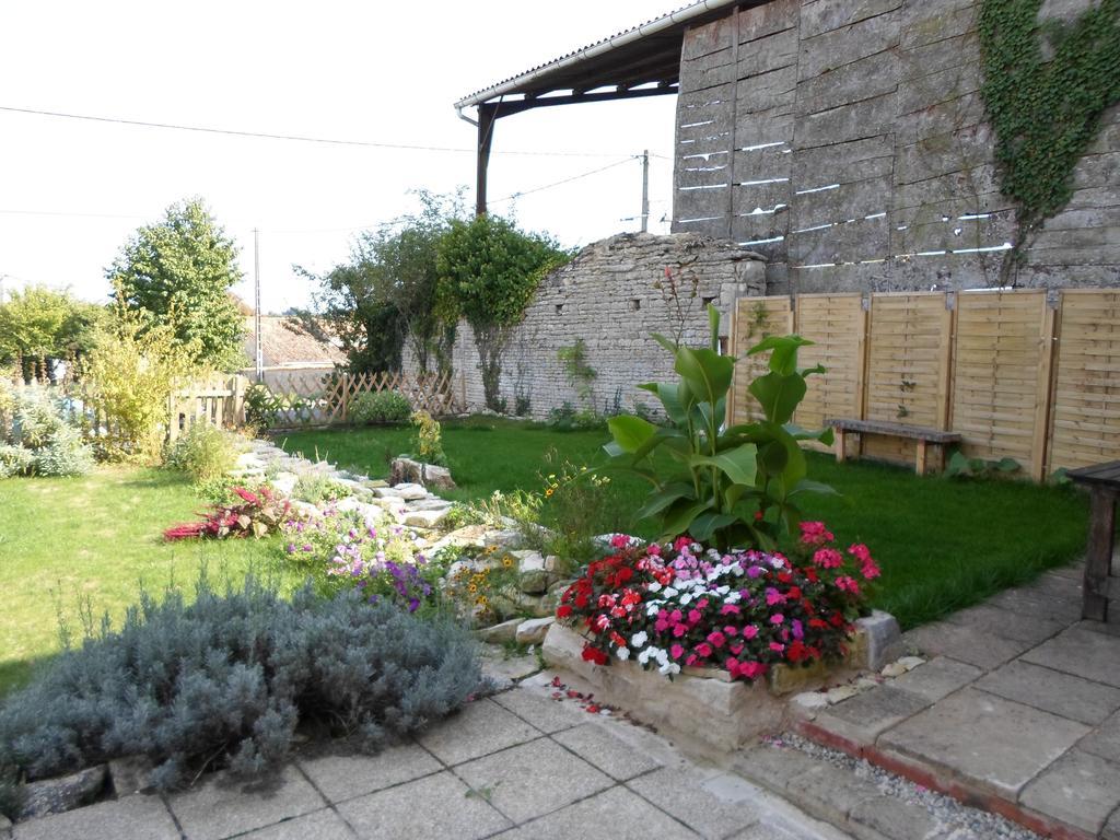 La Petite Maison Crezieres Room photo